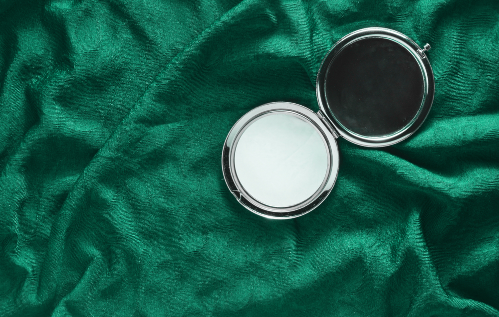 DIY Guide on turning compact mirrors into wall mirrors