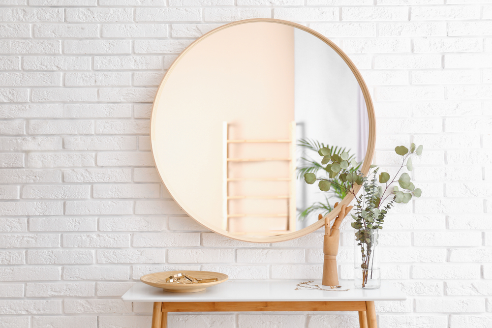 Do you know what color a mirror is?